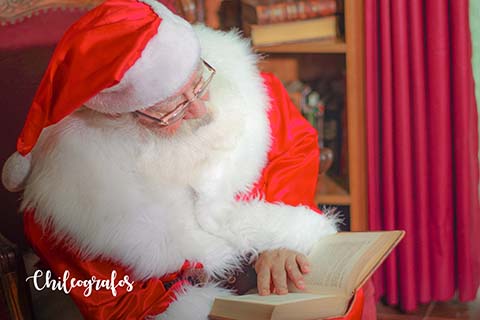 Viejito Pascuero saludando